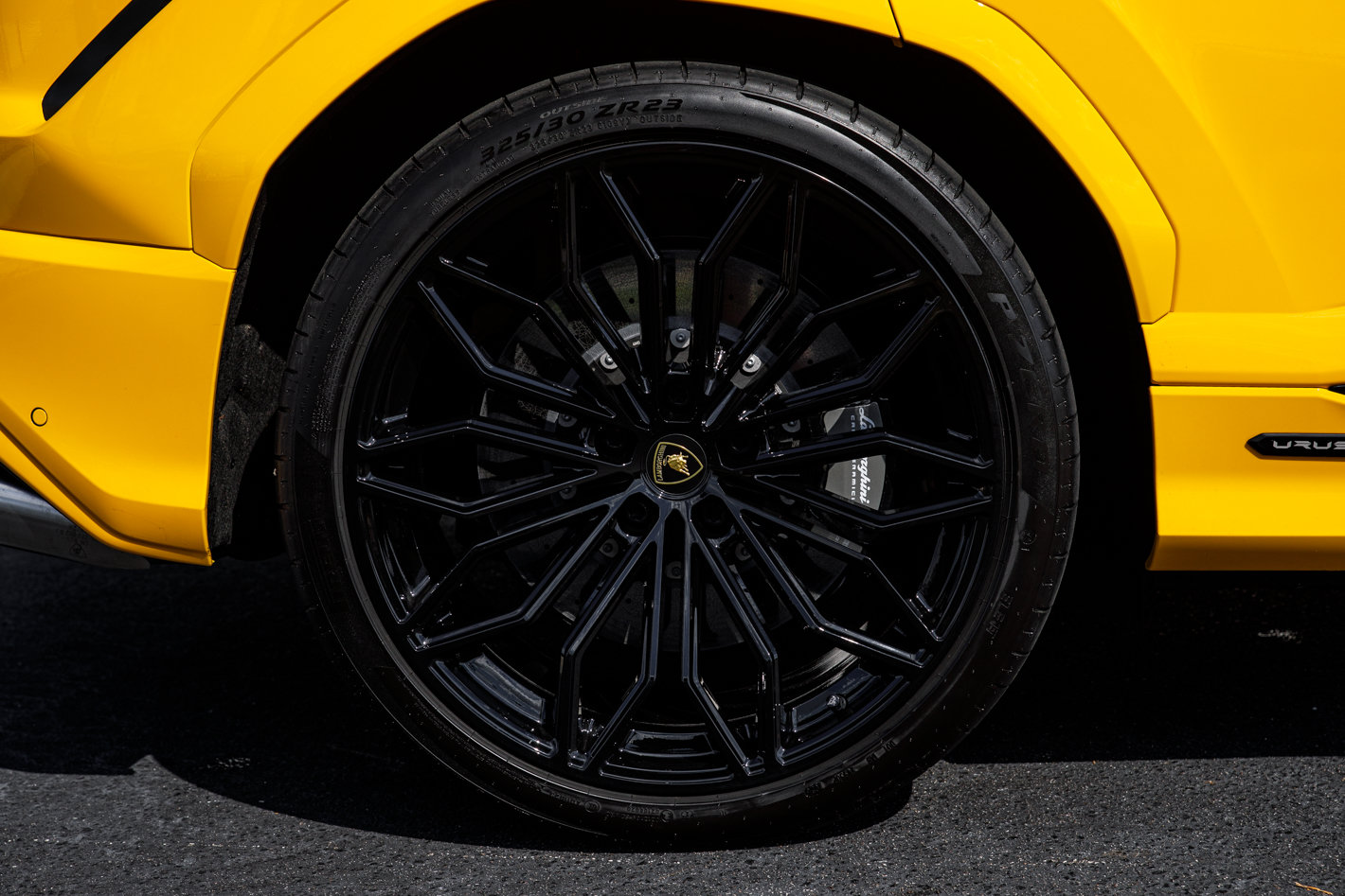 Used 2025 Lamborghini Urus SE AWD/4WD image 21