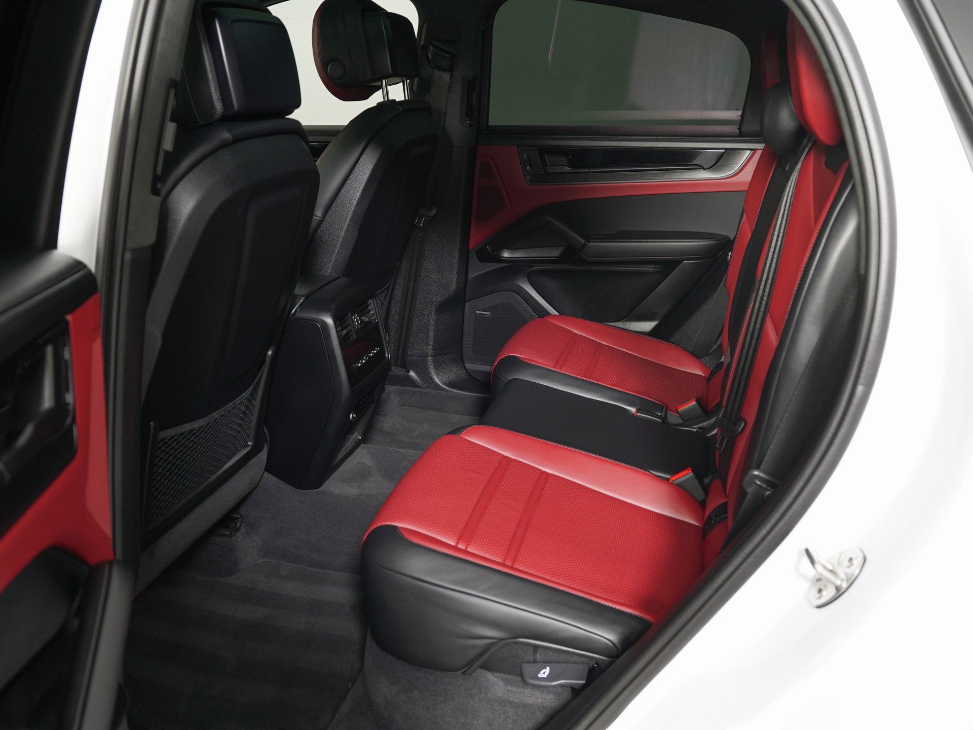 Used 2025 Porsche Cayenne GTS image 13