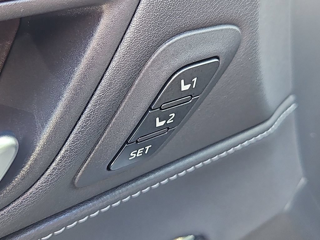 Used 2024 Toyota Venza Nightshade AWD/4WD image 18