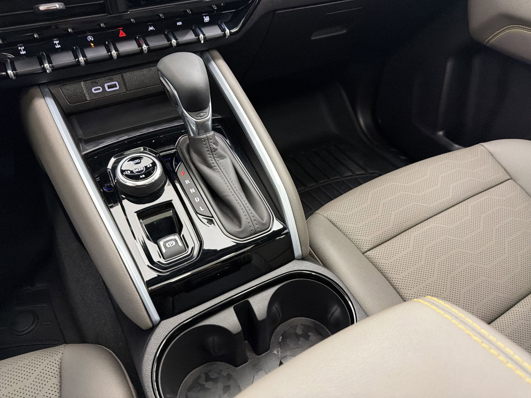 Used 2024 Chevrolet Colorado ZR2 w/ ZR2 Convenience Package III image 17