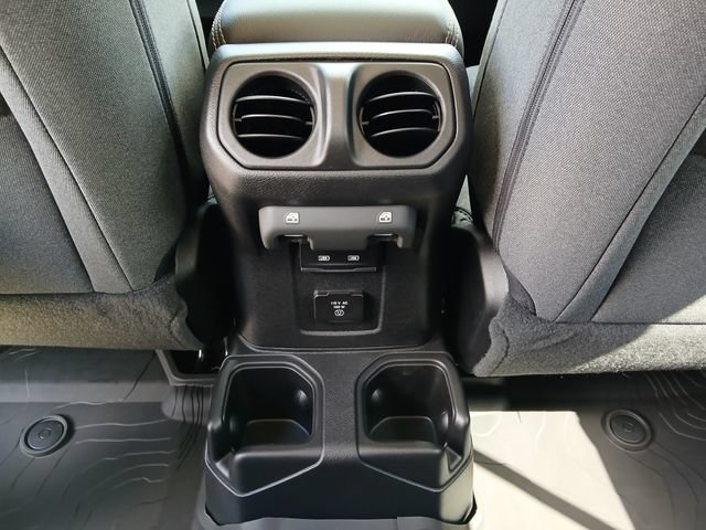 New 2025 Jeep Wrangler Unlimited Sahara w/ Technology Group AWD/4WD image 31