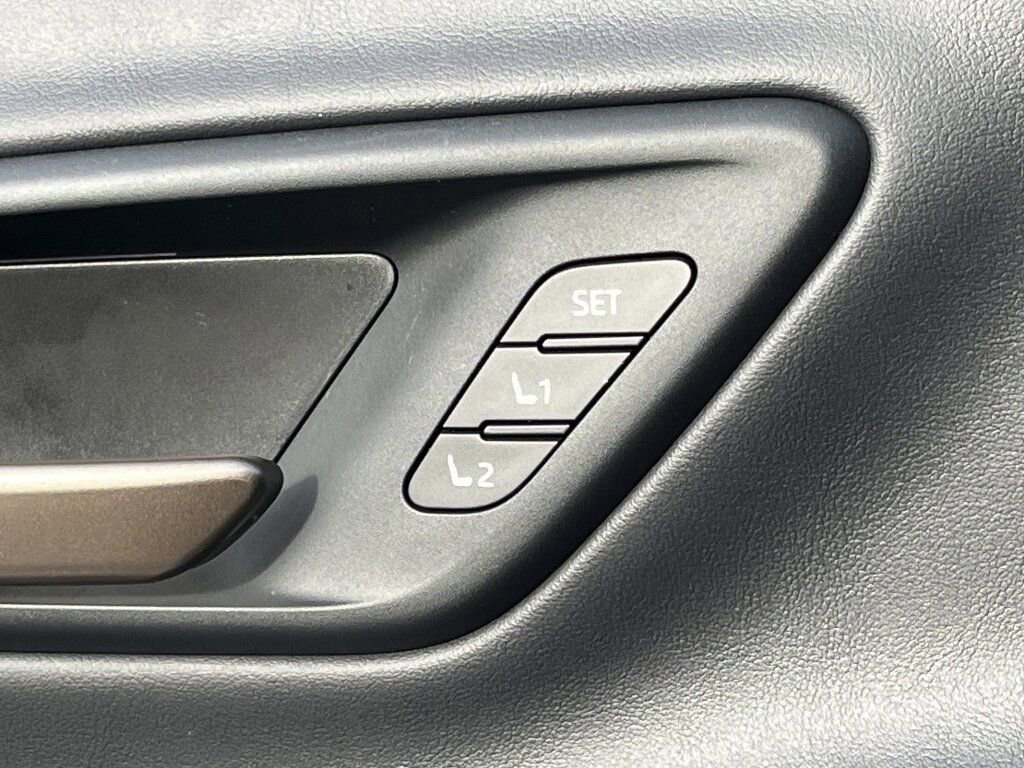 Used 2025 Toyota Crown Signia Limited image 16