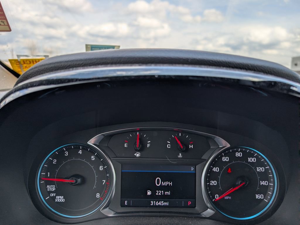 Used 2023 Chevrolet Traverse LT w/ Rear Camera Mirror Package image 14