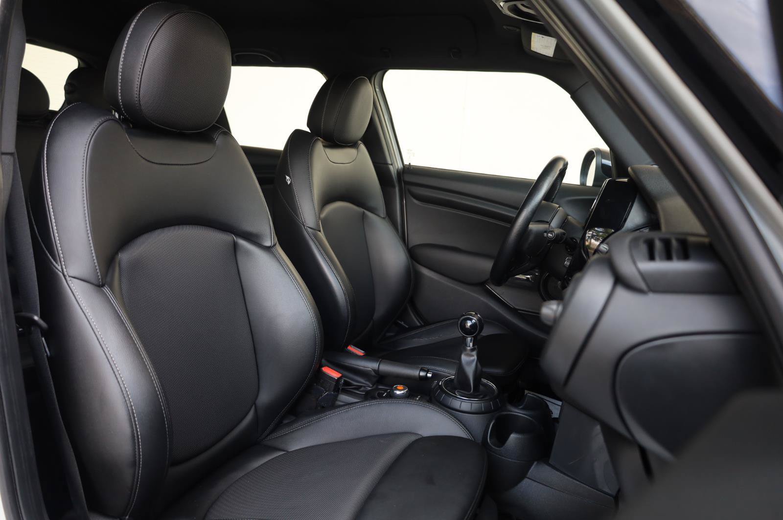 Used 2015 MINI Cooper 4-Door Hardtop FWD image 26