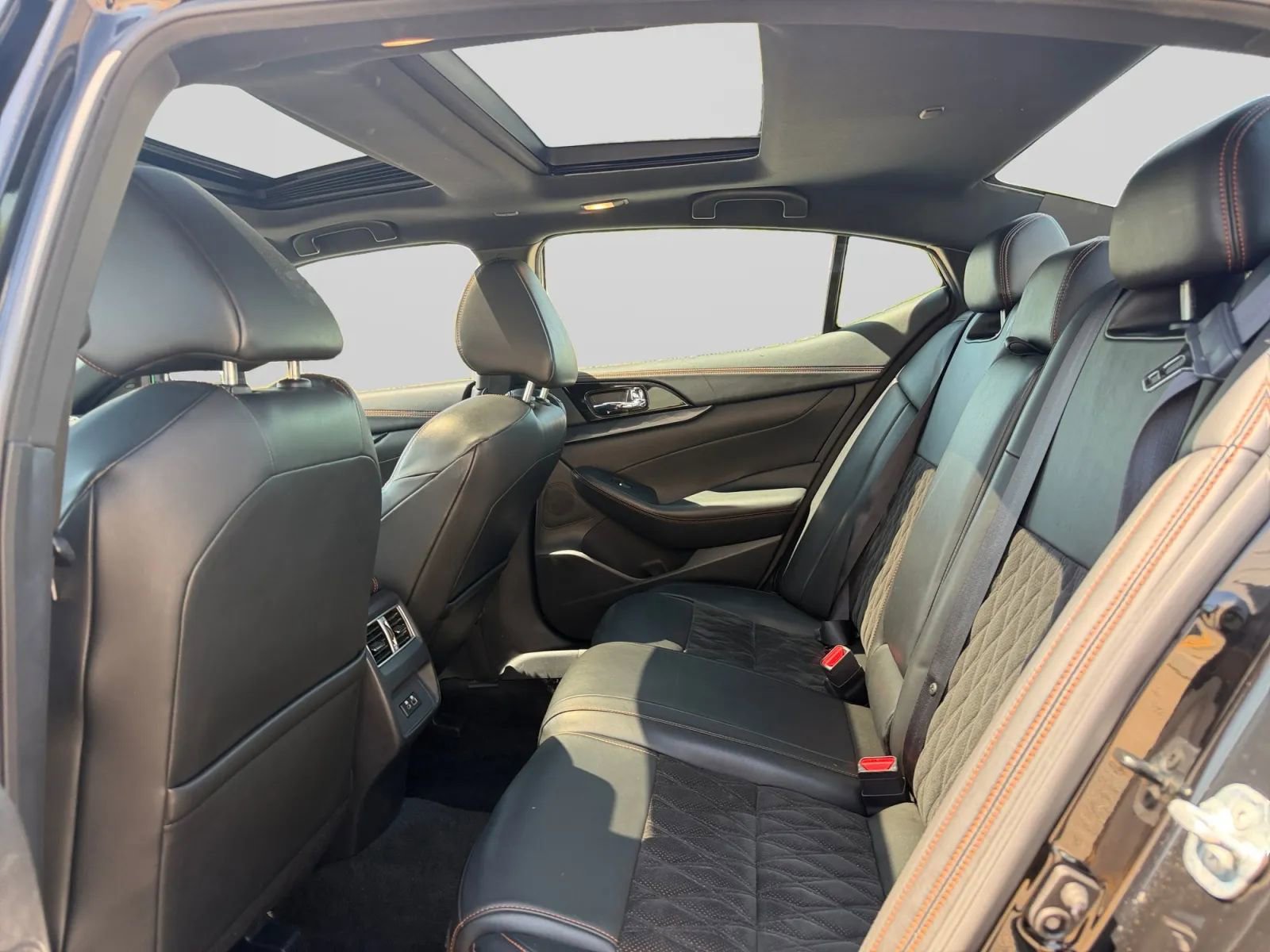 Used 2021 Nissan Maxima SR w/ Sport Mat Group FWD image 28