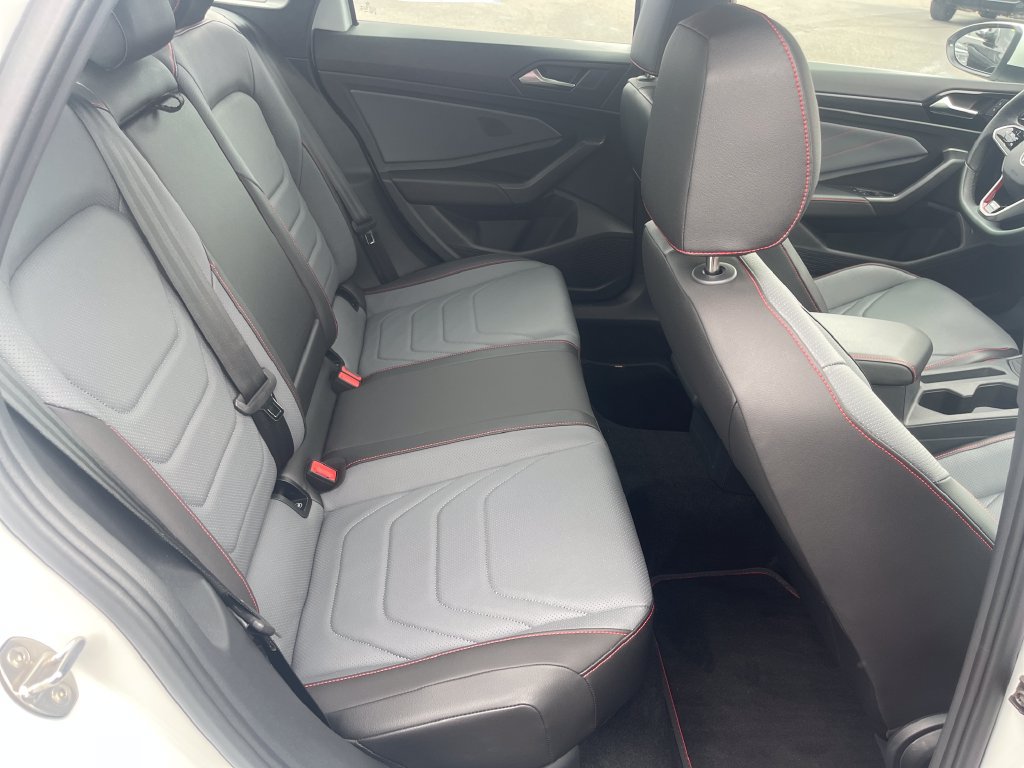 Used 2025 Volkswagen Jetta GLI Autobahn FWD image 31