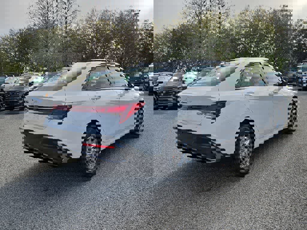 New 2026 Hyundai Elantra SE image 7