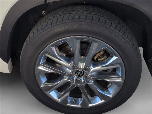 Used 2021 Toyota Highlander Limited FWD image 4