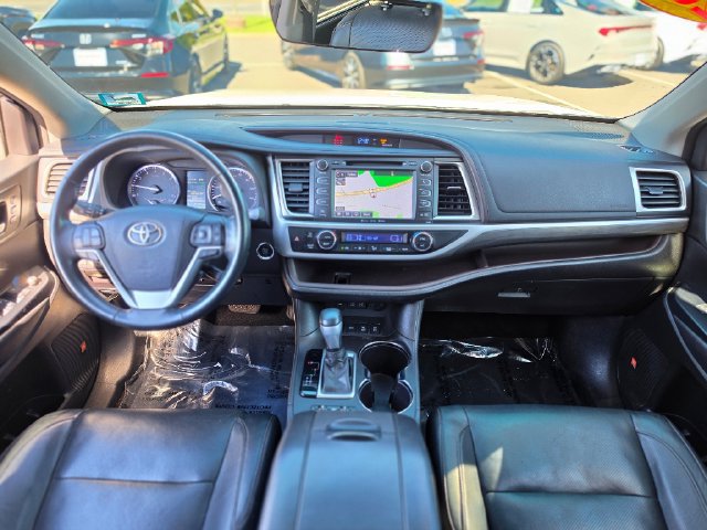 Used 2018 Toyota Highlander Limited AWD/4WD image 32