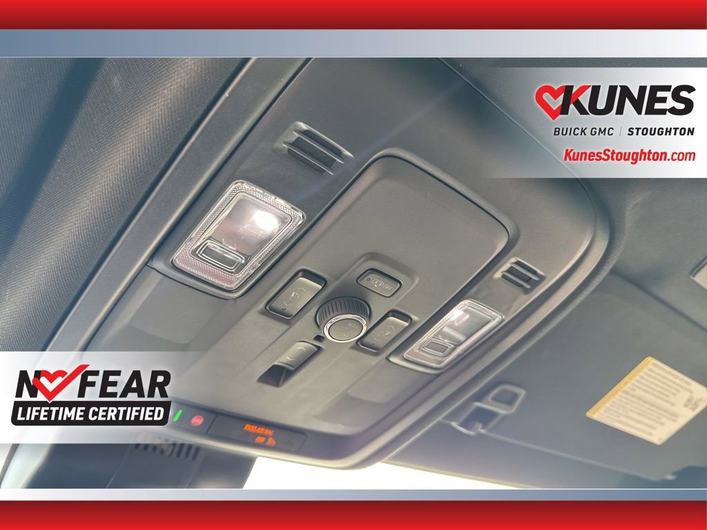 Used 2025 GMC Yukon XL Denali AWD/4WD image 34