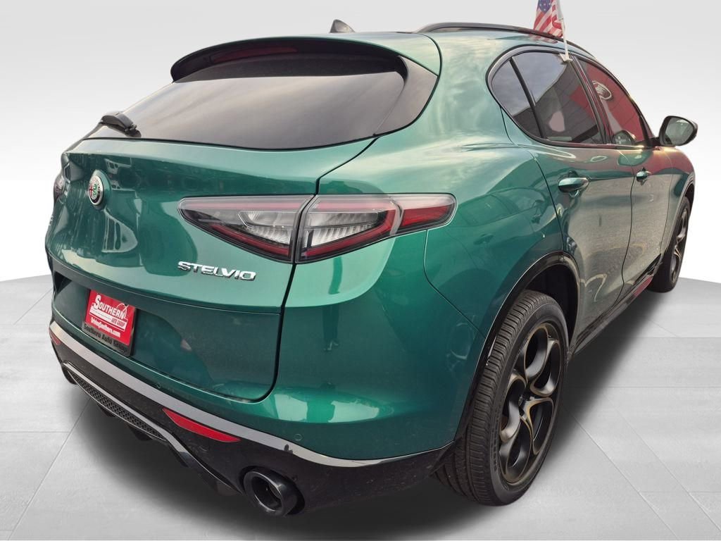 New 2025 Alfa Romeo Stelvio Sprint image 4