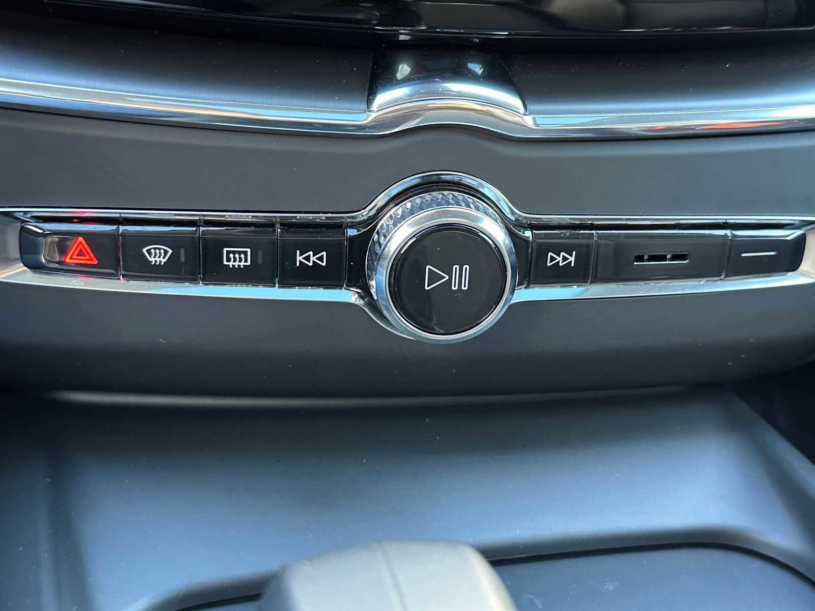 Used 2025 Volvo XC60 B5 Plus w/ Protection Package Premier image 29