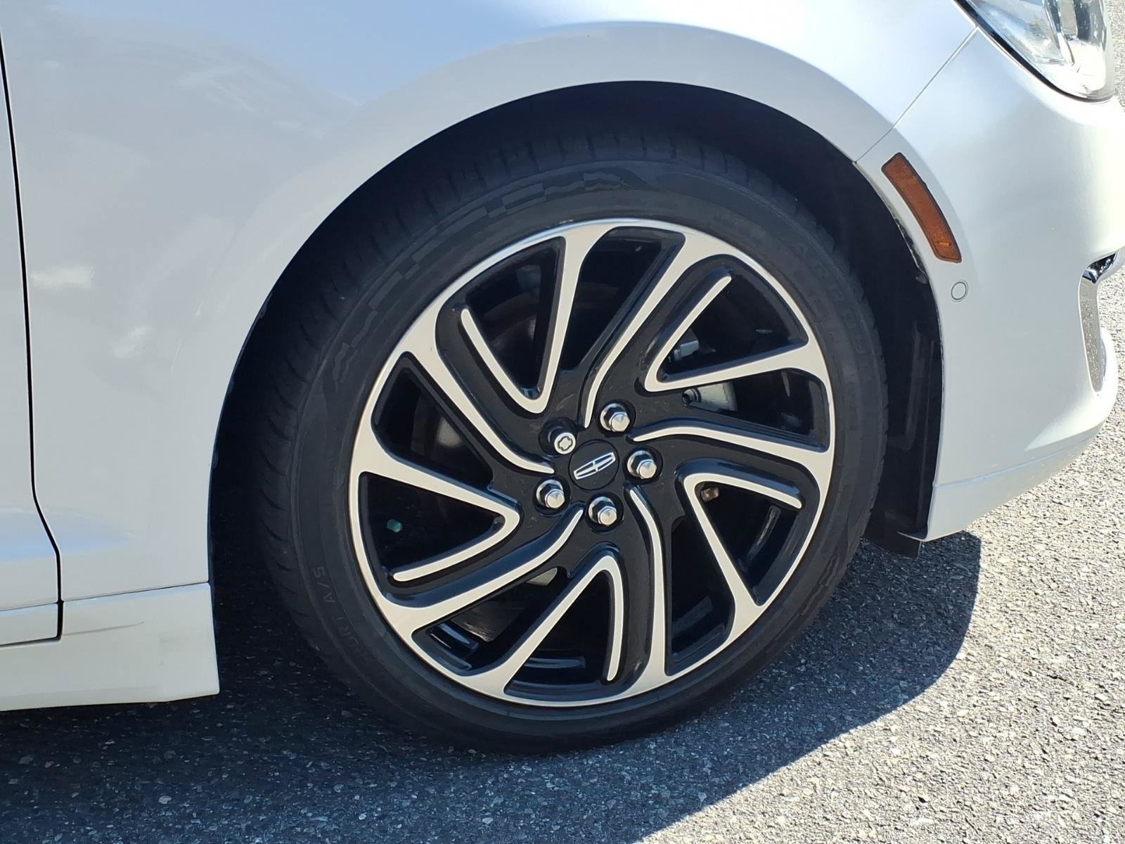 Used 2020 Lincoln MKZ Reserve w/ Luxury Package FWD image 12