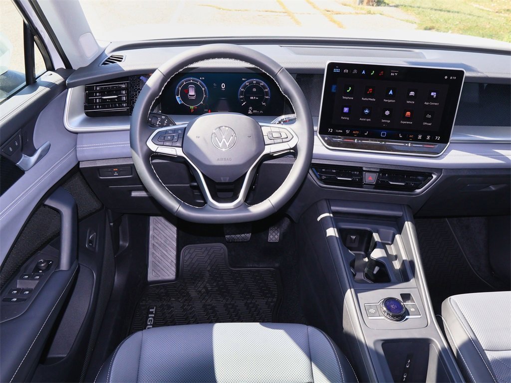 New 2025 Volkswagen Tiguan SE image 17