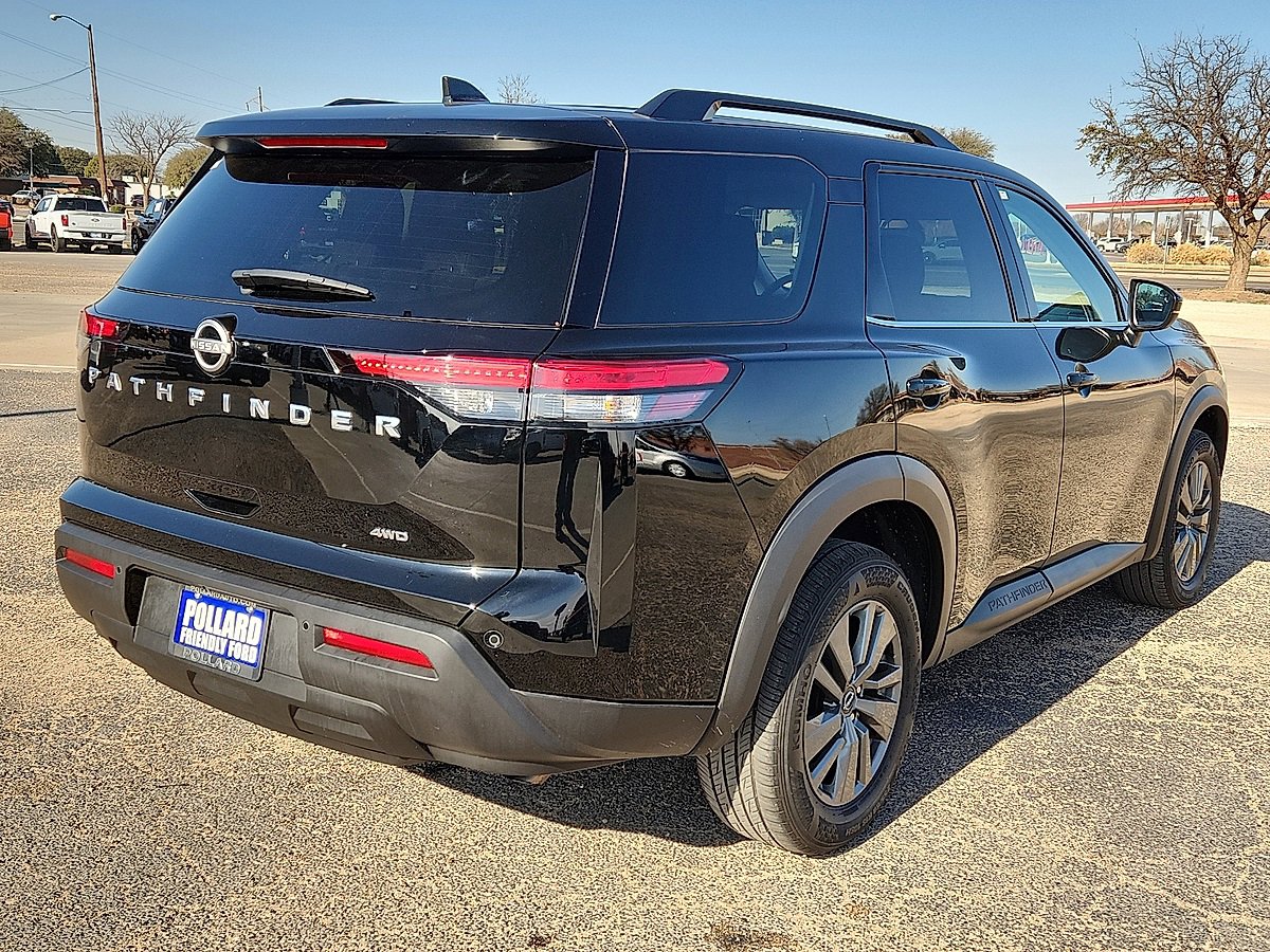 Used 2025 Nissan Pathfinder SV image 3