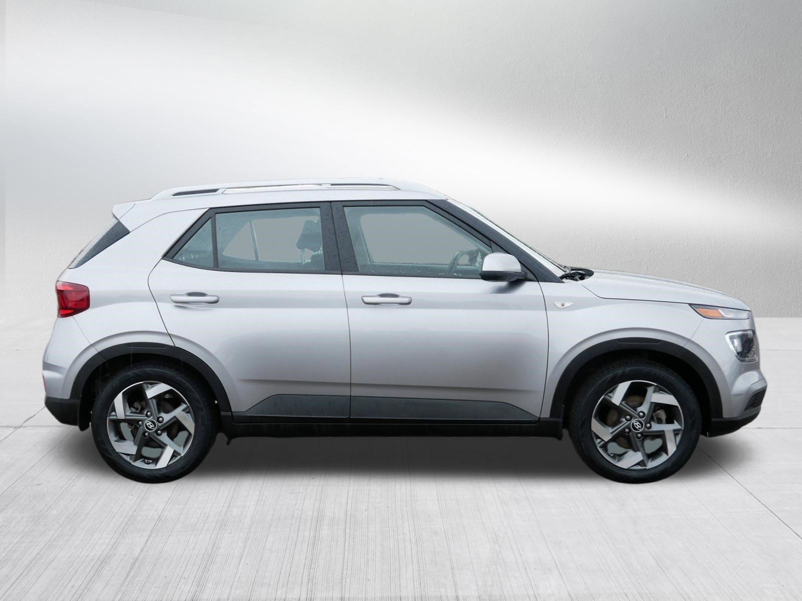 Certified 2023 Hyundai Venue SEL FWD image 8