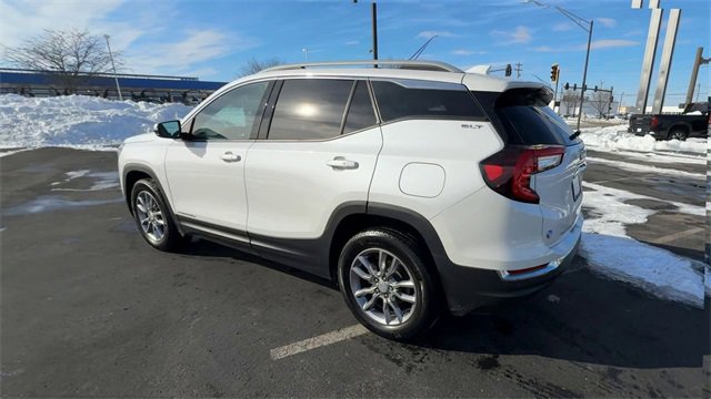 Used 2022 GMC Terrain SLT w/ Infotainment Package II image 6