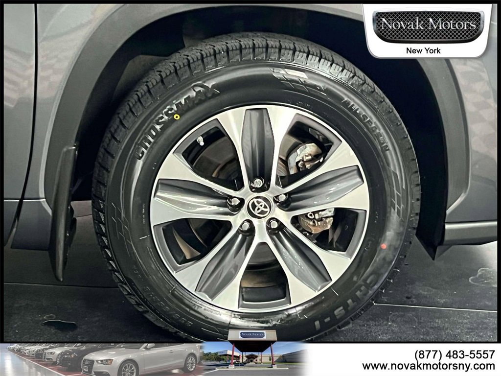 Used 2022 Toyota Highlander XLE image 9