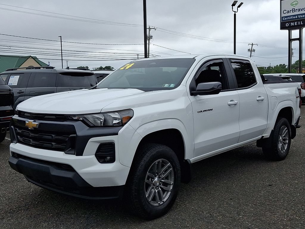 Used 2024 Chevrolet Colorado LT w/ LT Convenience Package AWD/4WD image 3