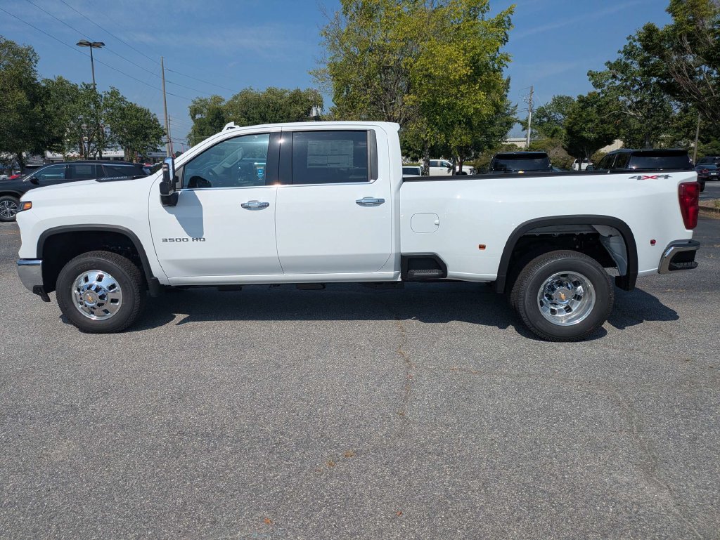 New 2026 Chevrolet Silverado 3500 LTZ w/ LTZ Convenience Package AWD/4WD image 7