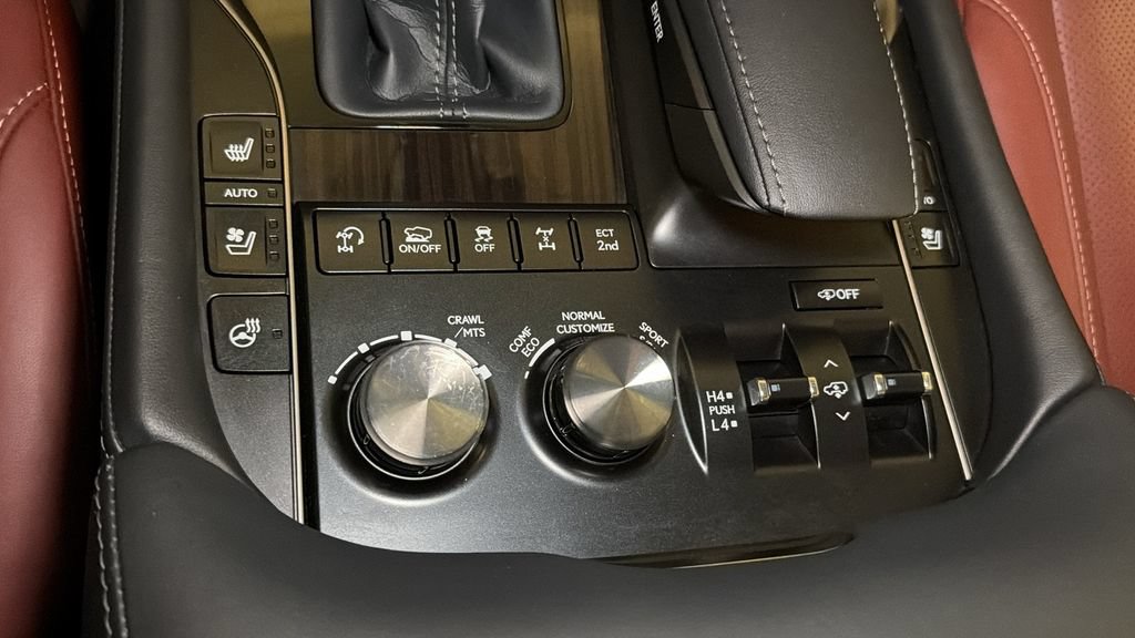 Used 2018 Lexus LX 570 4WD w/ Luxury Package image 34