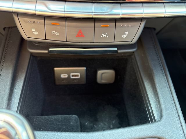 Used 2024 Cadillac XT4 Luxury AWD/4WD image 17