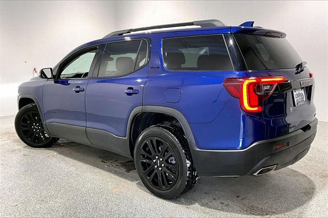 Used 2023 GMC Acadia SLE image 4