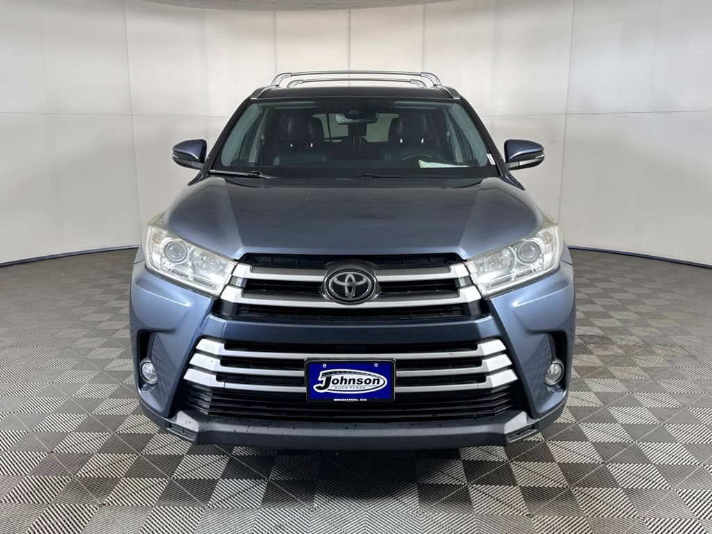 Used 2019 Toyota Highlander XLE AWD/4WD image 3