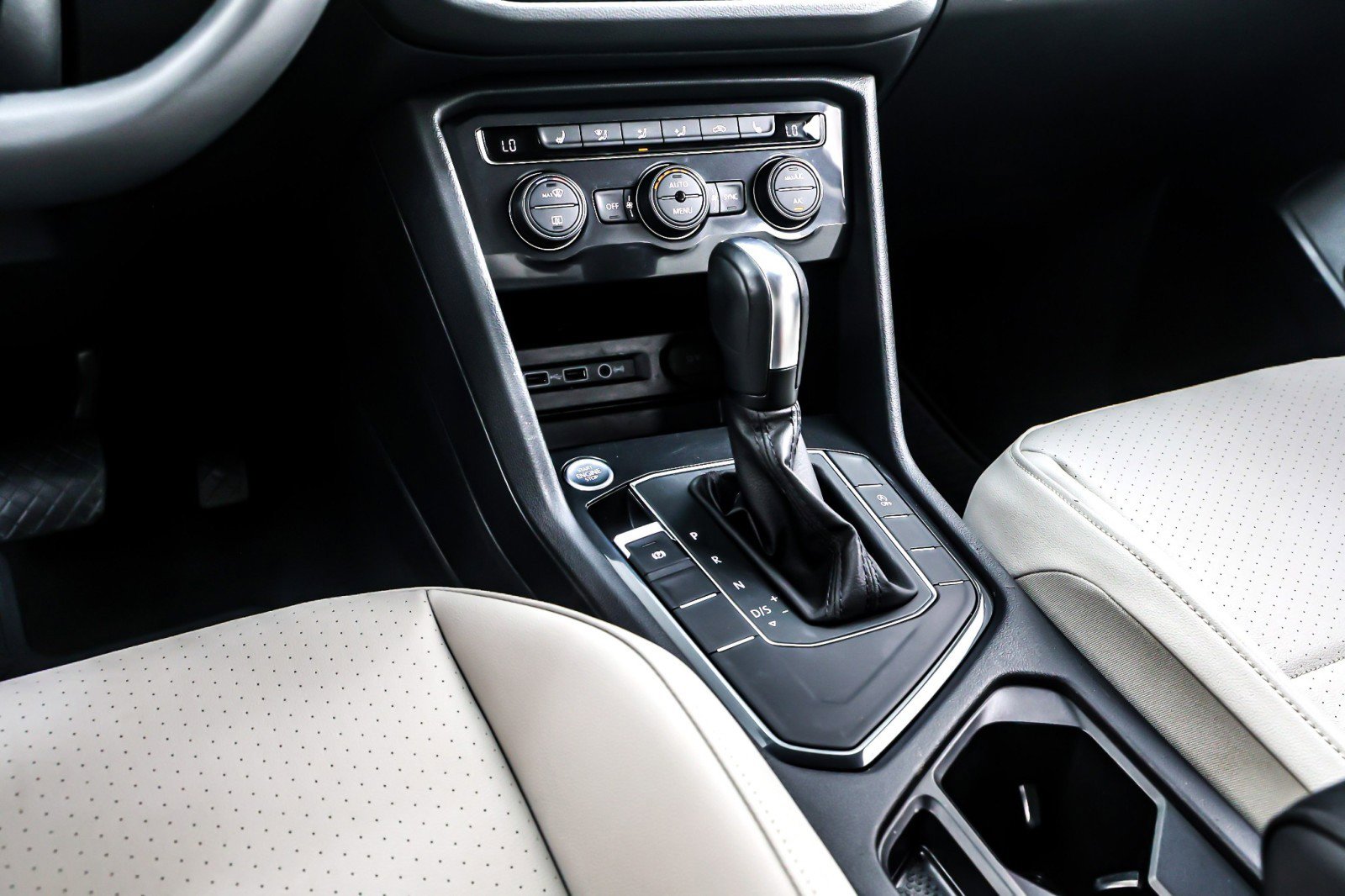 Used 2020 Volkswagen Tiguan SE image 6