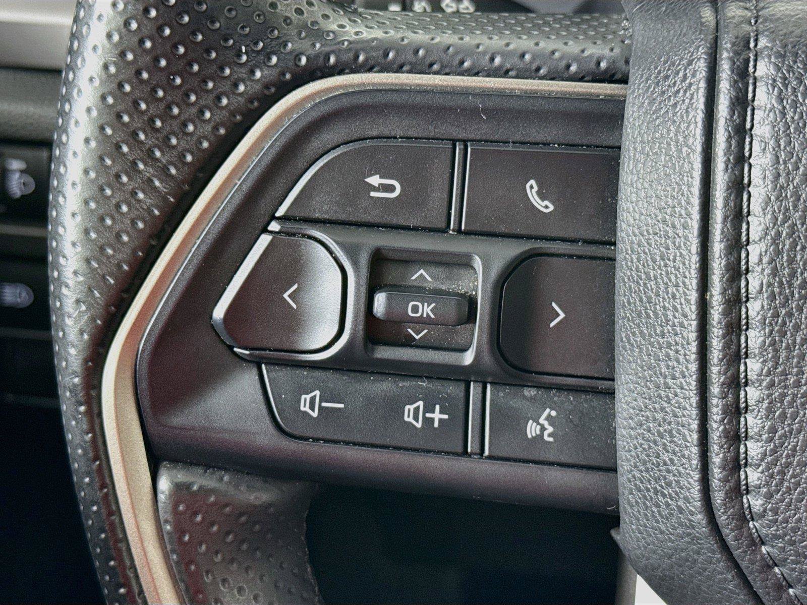 Used 2025 Toyota 4Runner SR5 AWD/4WD image 12