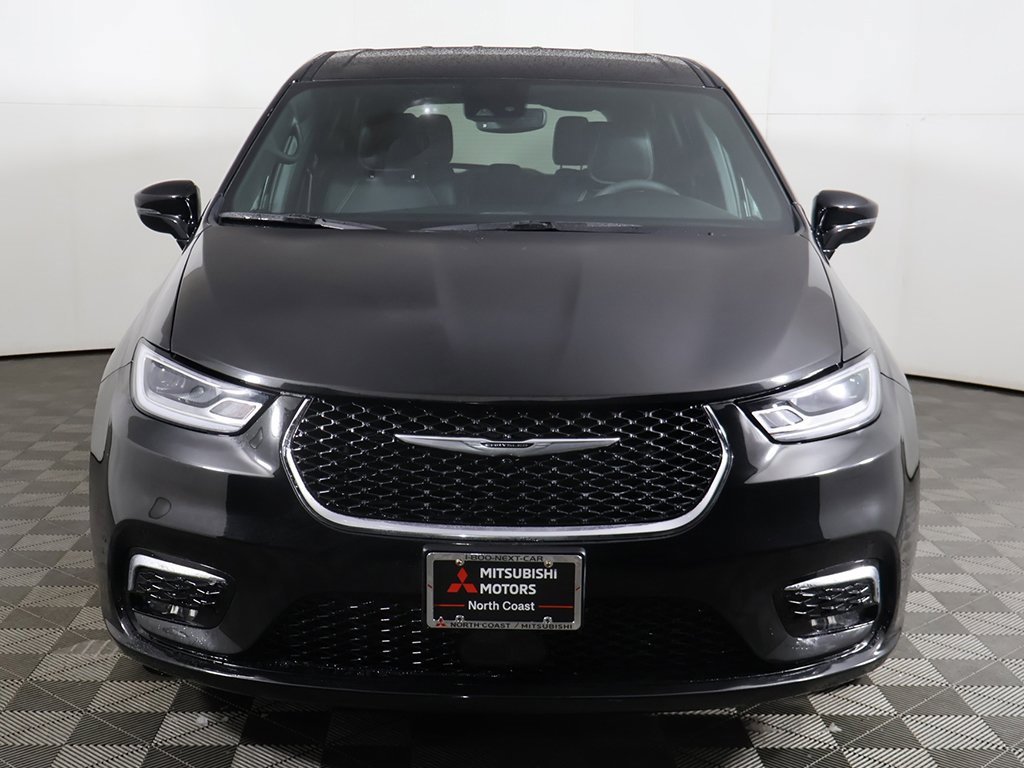 Used 2025 Chrysler Pacifica Select image 12