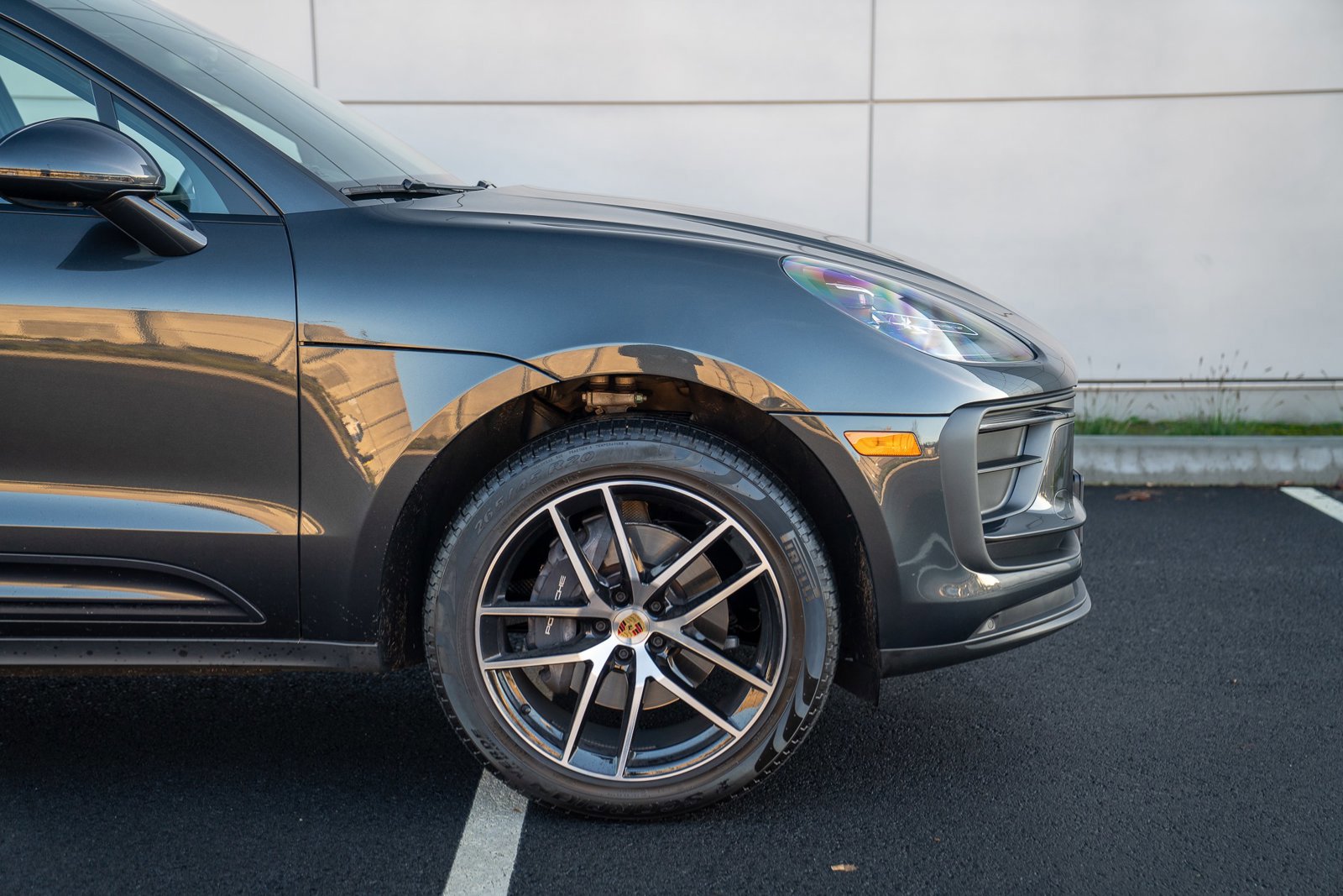 Certified 2025 Porsche Macan image 9