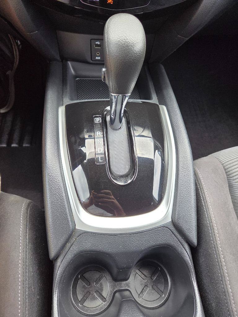 Used 2016 Nissan Rogue SV FWD image 14