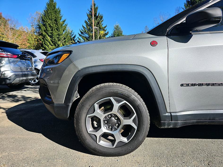 Used 2022 Jeep Compass Trailhawk w/ Sun and Sound Group AWD/4WD image 9