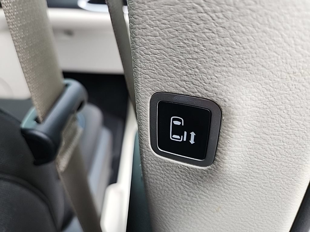 Used 2021 Chrysler Pacifica Touring FWD image 7