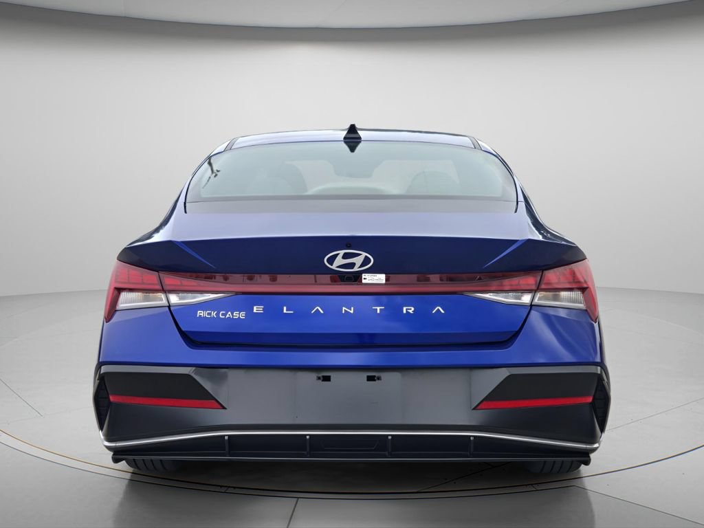 Certified 2025 Hyundai Elantra SEL w/ Cargo Package FWD image 6