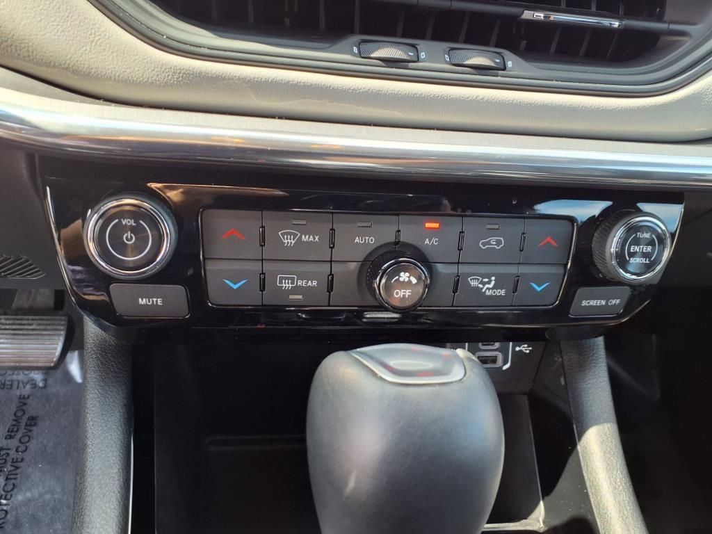 Used 2023 Jeep Compass Limited image 17