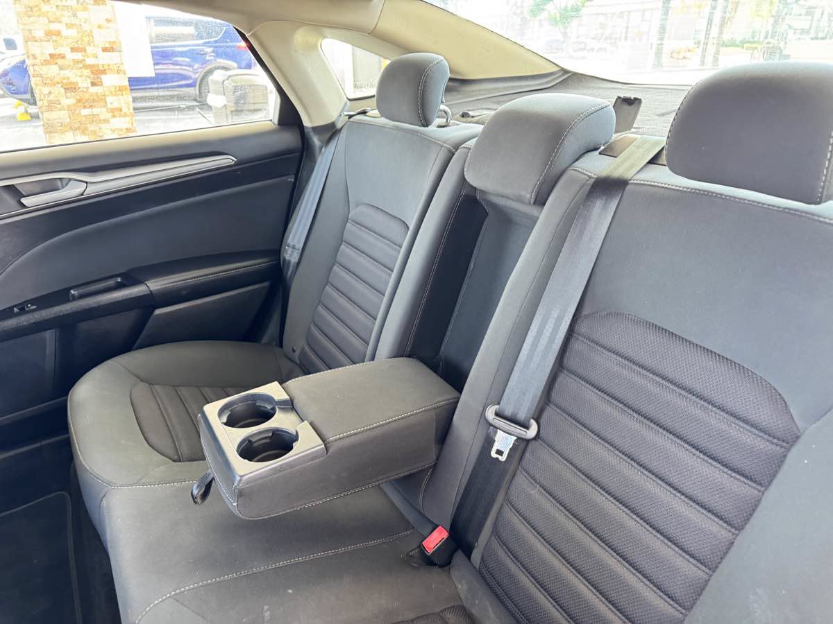 Used 2017 Ford Fusion SE w/ Fusion SE Technology Package FWD image 29