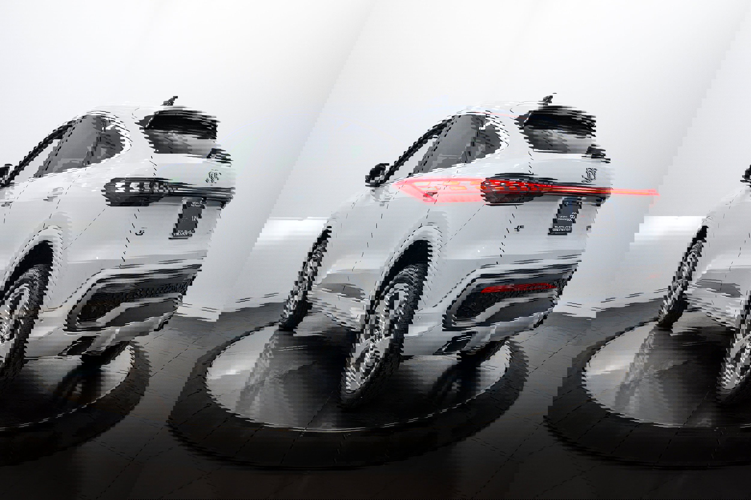 Certified 2025 Audi Q5 Premium Plus w/ Premium Plus AWD/4WD image 5