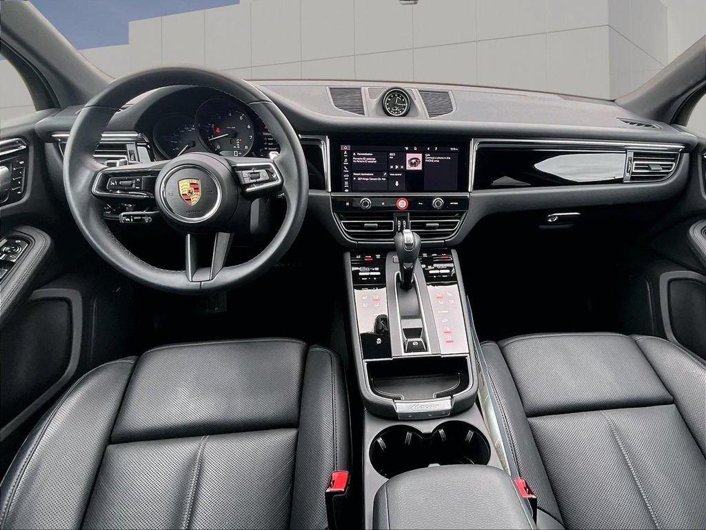 Certified 2025 Porsche Macan AWD/4WD image 14