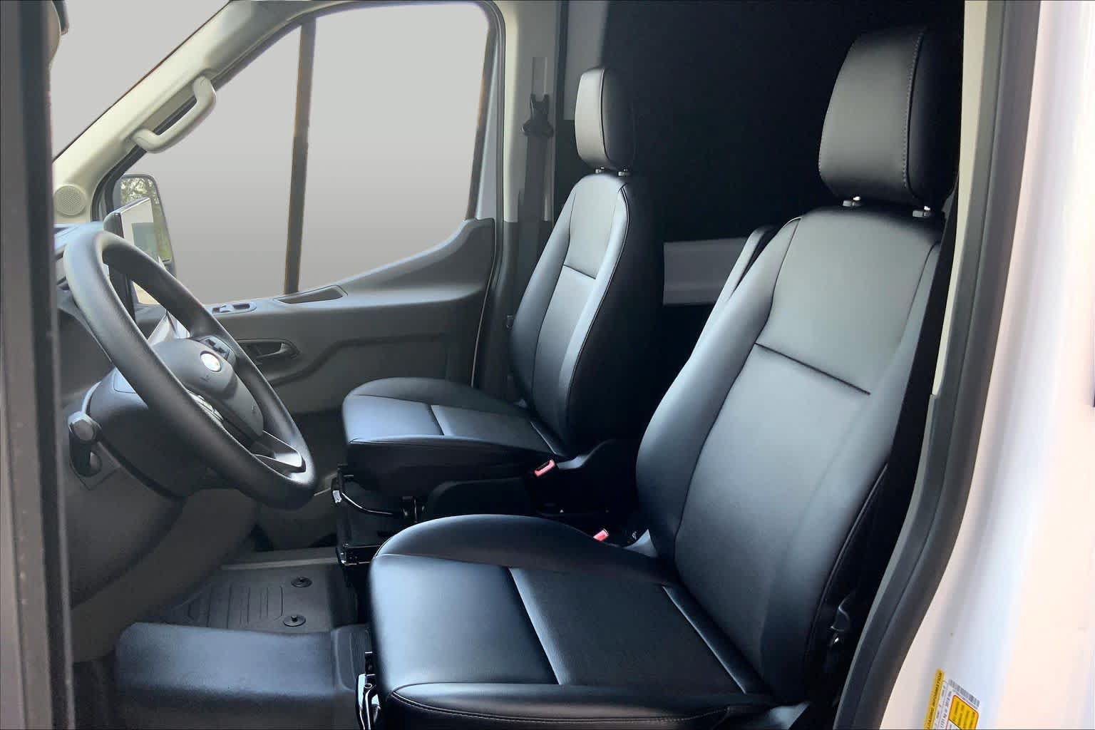 New 2026 Ford Transit 250 148 Medium Roof w/ Load Area Protection Package RWD image 9