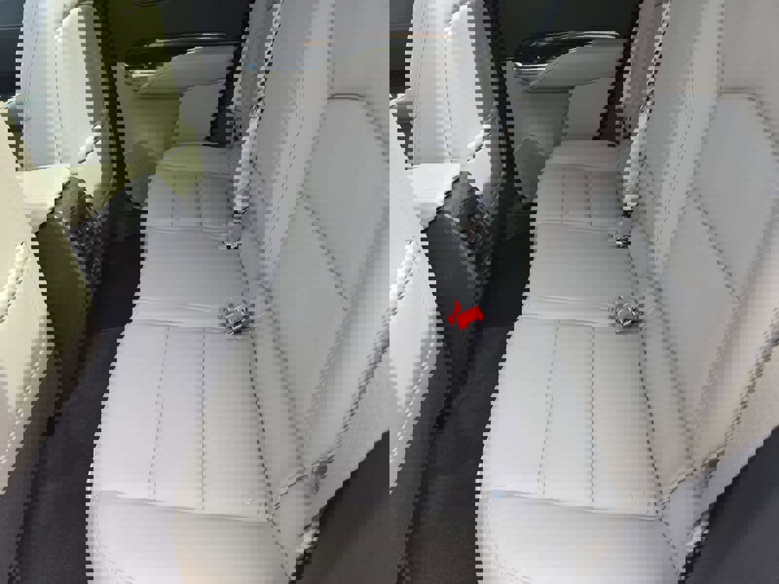 Used 2022 Cadillac XT4 Premium Luxury w/ Enhanced Visibility Package image 17