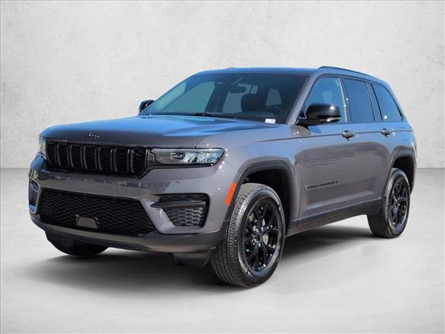 Used 2025 Jeep Grand Cherokee Laredo image 1
