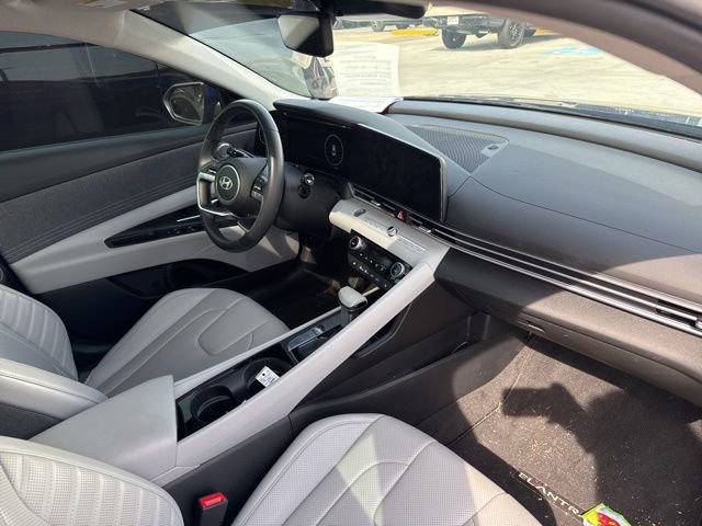 Used 2024 Hyundai Elantra Limited image 35