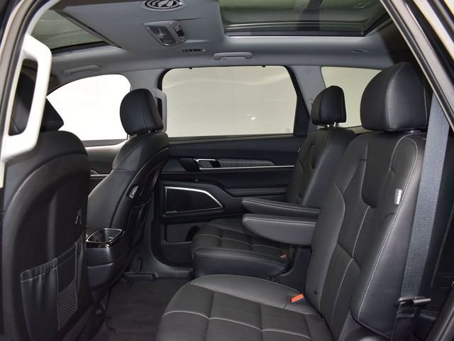 Used 2025 Kia Telluride SX w/ SX Captain's Chair Package image 11