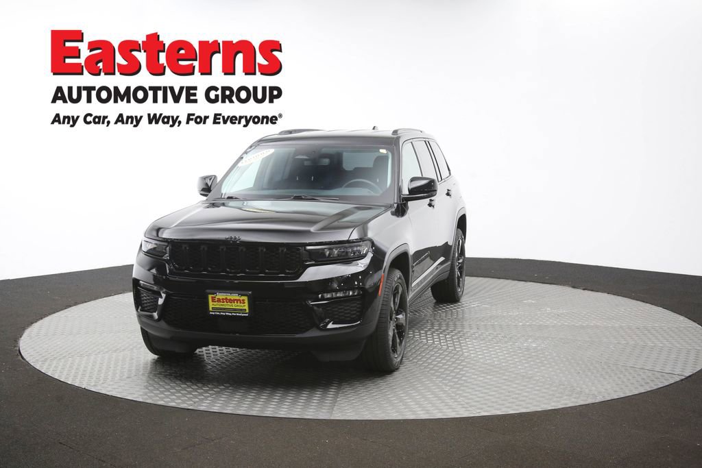 Used 2023 Jeep Grand Cherokee Limited w/ Black Appearance Package AWD/4WD image 55