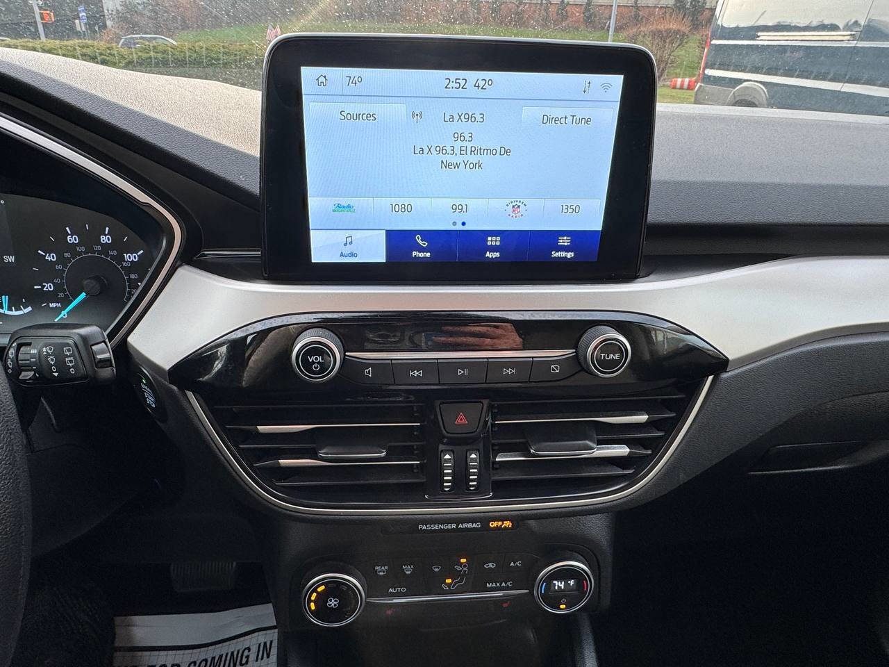 Used 2020 Ford Escape SE image 19