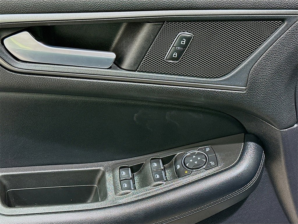 Used 2022 Ford Edge SE w/ Black Appearance Package image 17