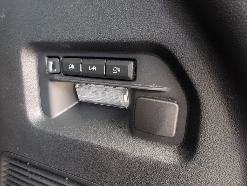 Used 2025 Ford Explorer Platinum w/ Ultimate Package image 11