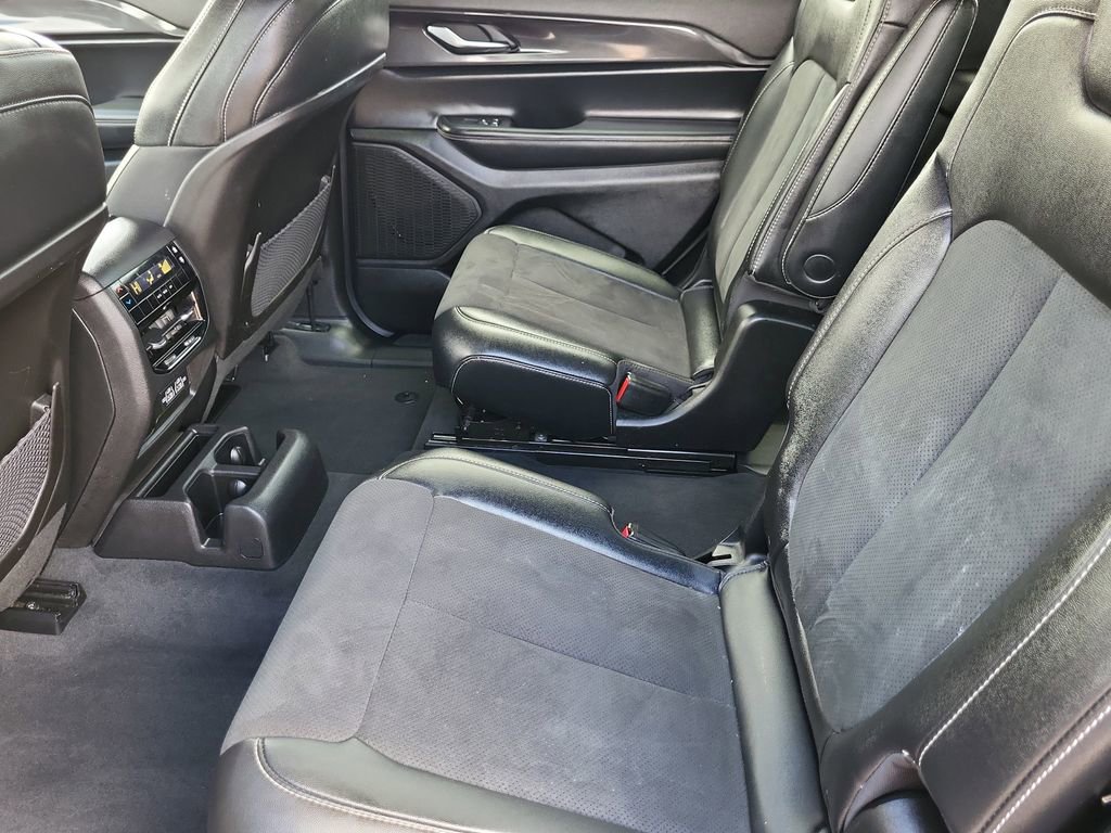 Used 2023 Jeep Grand Cherokee L Laredo AWD/4WD image 12
